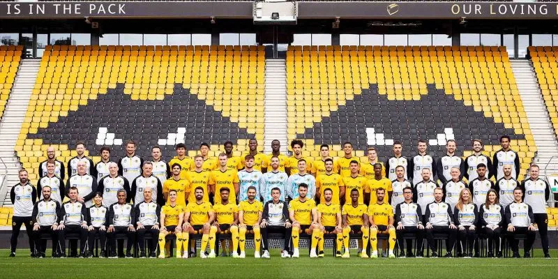 Biểu tượng đàn sói Wolverhampton Wanderers F.C với tinh thần bất khuất